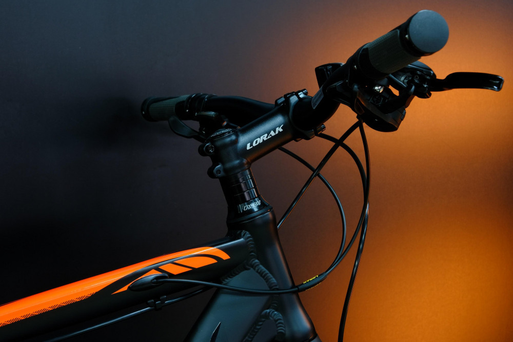 Lorak 6.0 Матовый Чёрный/Оранжевый рама 17 (на рост 155-173)